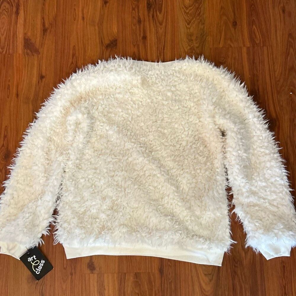 NWT art class white fuzzy sweater  14/16 xl